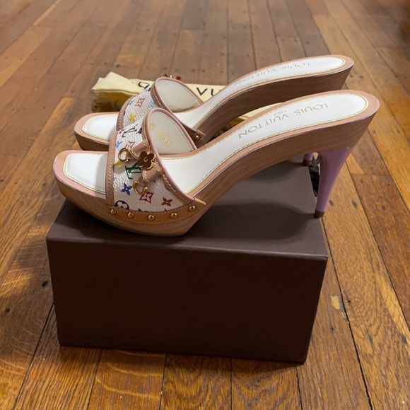 Louis Vuitton - Picture 4 of 5